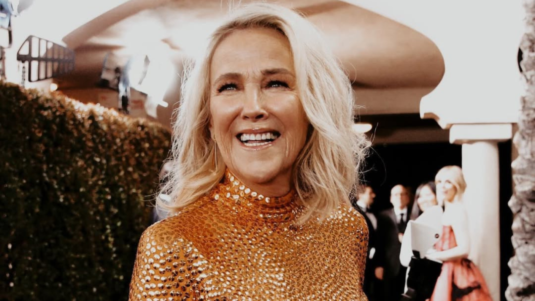 Famosos lamentam a morte de Catherine O’Hara e prestam homenagens nas redes sociais