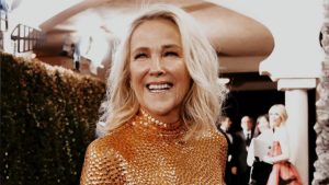 Estilo marcante consolida o legado de Catherine O’Hara