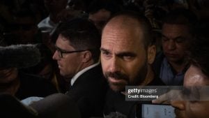 Polícia Federal determina retorno de Eduardo Bolsonaro ao cargo de escrivão