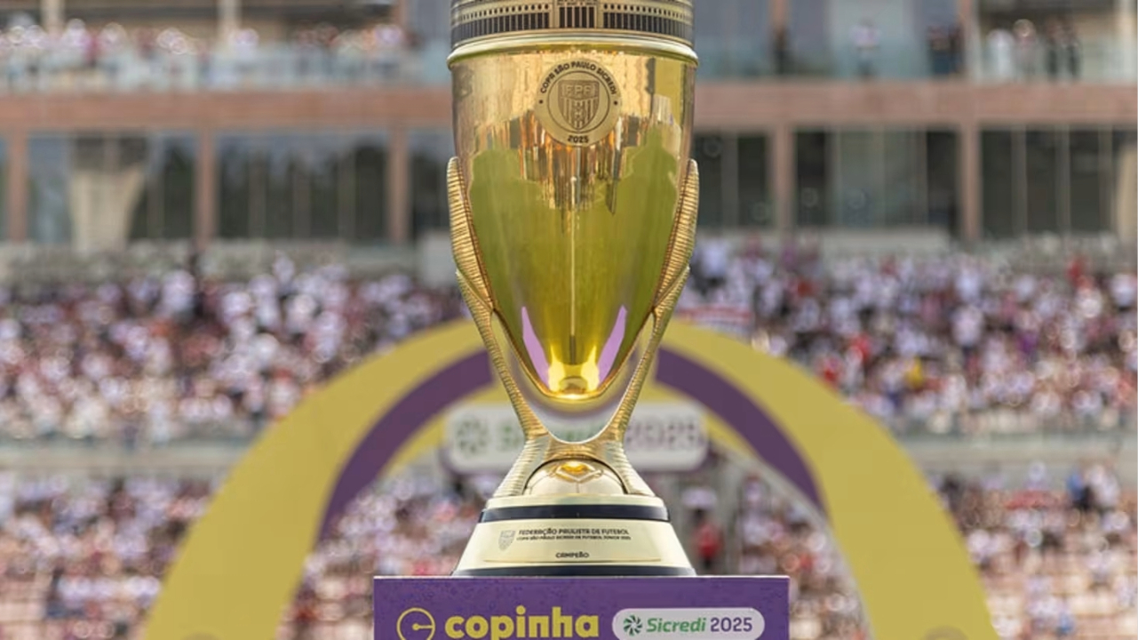 Troféu da Copinha é o objetivo dos clubes que seguem na disputa | Reprodução/Instagram/@futeboldazorra