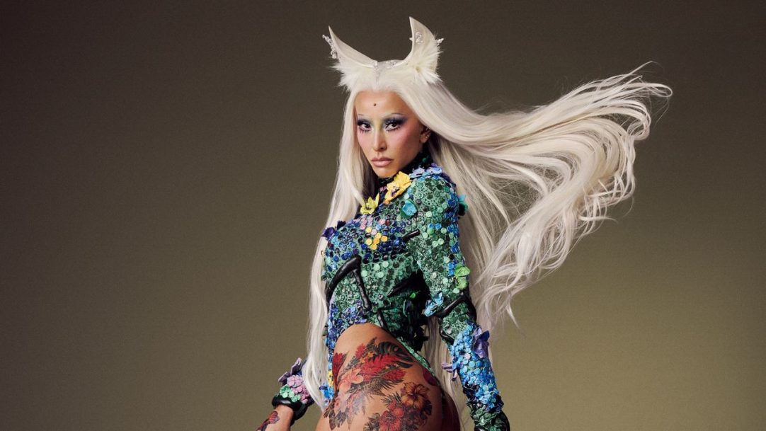Sabrina Sato abre oficialmente o Carnaval com fantasia de elfa toda tatuada