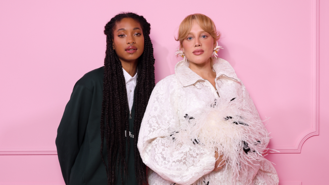 Malu Borges, Willow Smith e Anya Taylor-Joy se encontram em evento badalado em Los Angeles