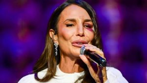 Ivete Sangalo continua agenda de shows após acidente e exibe hematoma