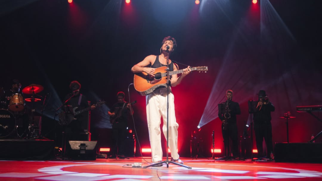 Tiago Iorc tranquiliza fãs sobre estado de saúde da sua coluna