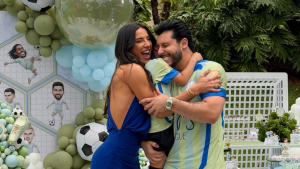 Gabriela Versiani compartilha momento afetuoso com enteado Léo