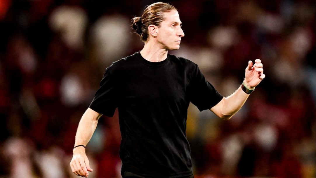 Filipe Luis segue respaldado no Flamengo em meio a má fase