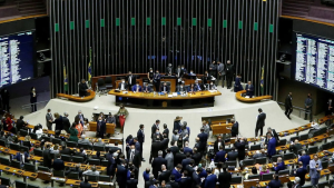 Câmara dos Deputados debate sobre acúmulo de salário e aposentadoria