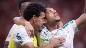 Palmeiras vence o Internacional no Beira-Rio e assume a liderança do Brasileirão