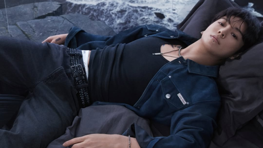Jung Kook estrela nova campanha da Calvin Klein que exalta expressão pessoal