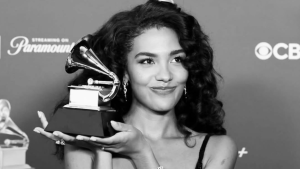 Grammy 2026: Olivia Dean vence na categoria de Artista Revelação