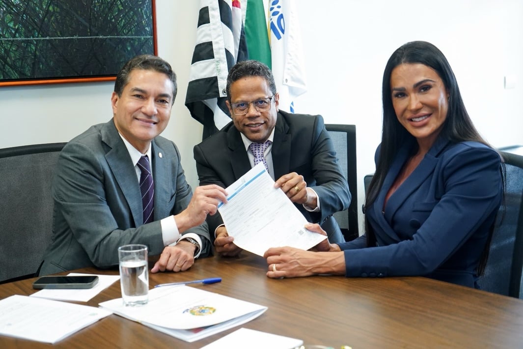 Gracyanne Barbosa se filia ao partido Republicanos e articula candidatura a deputada federal