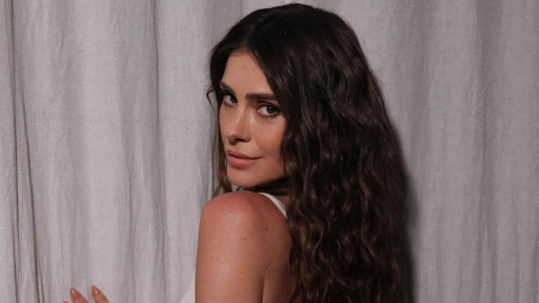 Carolina Dieckmmann comenta sobre as mundaças de visual para seus papéis