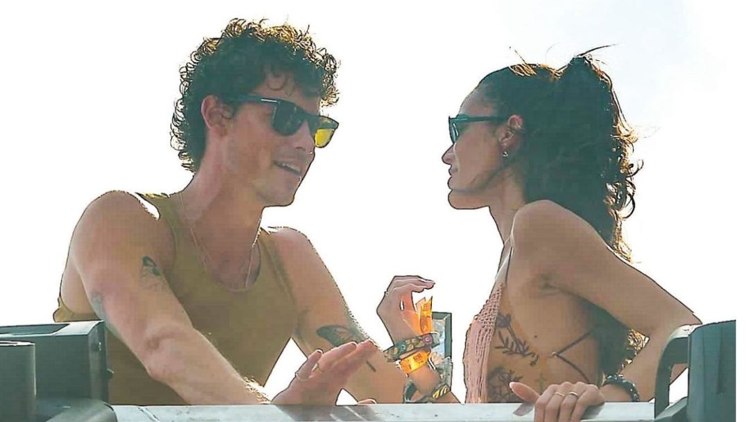 Shawn Mendes e Bruna Marquezine curtiram o carnaval de Salvador em cima do trio da Ivete Sangalo