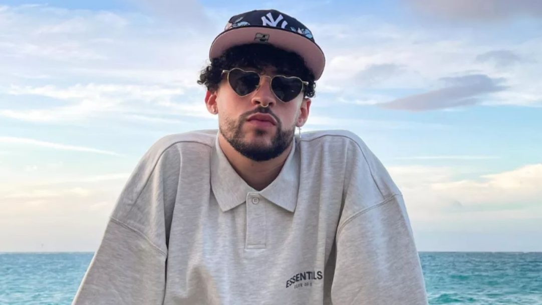 Bad Bunny transforma bolsas de luxo em símbolo de estilo masculino contemporâneo