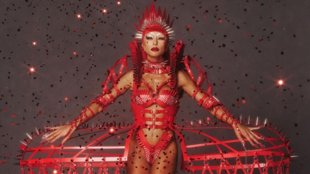 Com visual de Boneca Carnavalesca, Sabrina Sato é grande destaque do Baile da Vogue