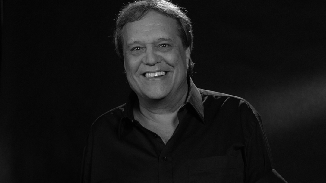 Famosos prestam homenagem a Dennis Carvalho nas redes sociais
