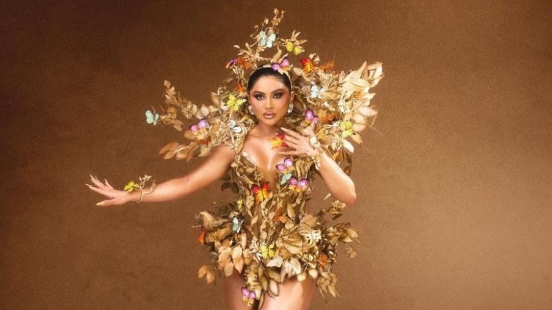 Rainha de bateria Mileide Mihaile sofre com roupa no ensaio técnico
