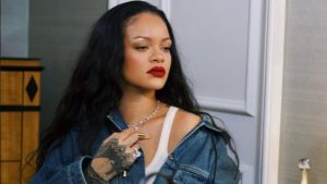 Rihanna comemora 38 anos com peça rara da Gucci e resgata era Tom Ford