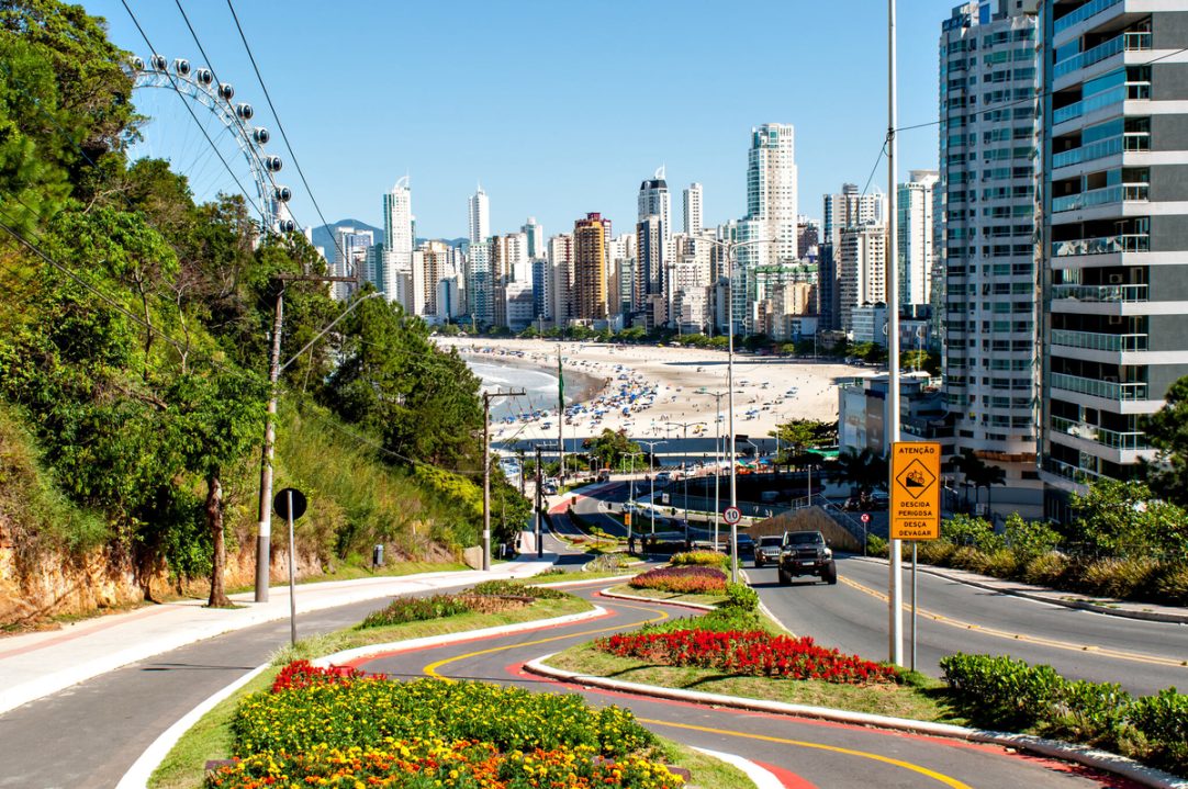 Pesquisa analisa impacto do calor extremo em praias de SC