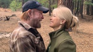 História de amor de Chuck Norris e Gena O’Kelley ganha destaque após morte do ator