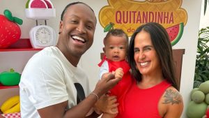 Carol Peixinho e Thiaguinho celebram seis meses do filho com ‘Quitandinha’