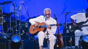 Gilberto Gil encerra turnê Tempo Rei em São Paulo com emoção e homenagens