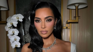 Kim Kardashian anuncia leilão beneficente com figurinos de “Tudo é justo”