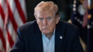 Trump amplia ofensiva ao Irã e racha movimento MAGA