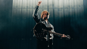 Lewis Capaldi emociona público e encerra show no Lollapalooza Brasil com coro coletivo