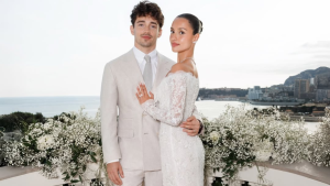 Charles Leclerc e Alexandra Saint-Mieux oficializam união em casamento civil