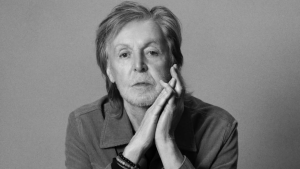 Paul McCartney diz que Yoko Ono suspeitava da sexualidade de John Lennon