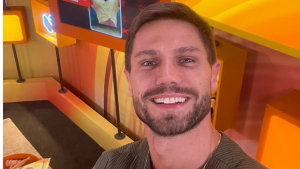BBB 26: Jonas comenta experiências afetivas no jogo e evita rótulos