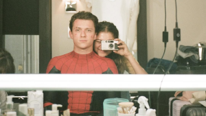 Zendaya e Tom Holland sobem ao altar longe dos holofotes
