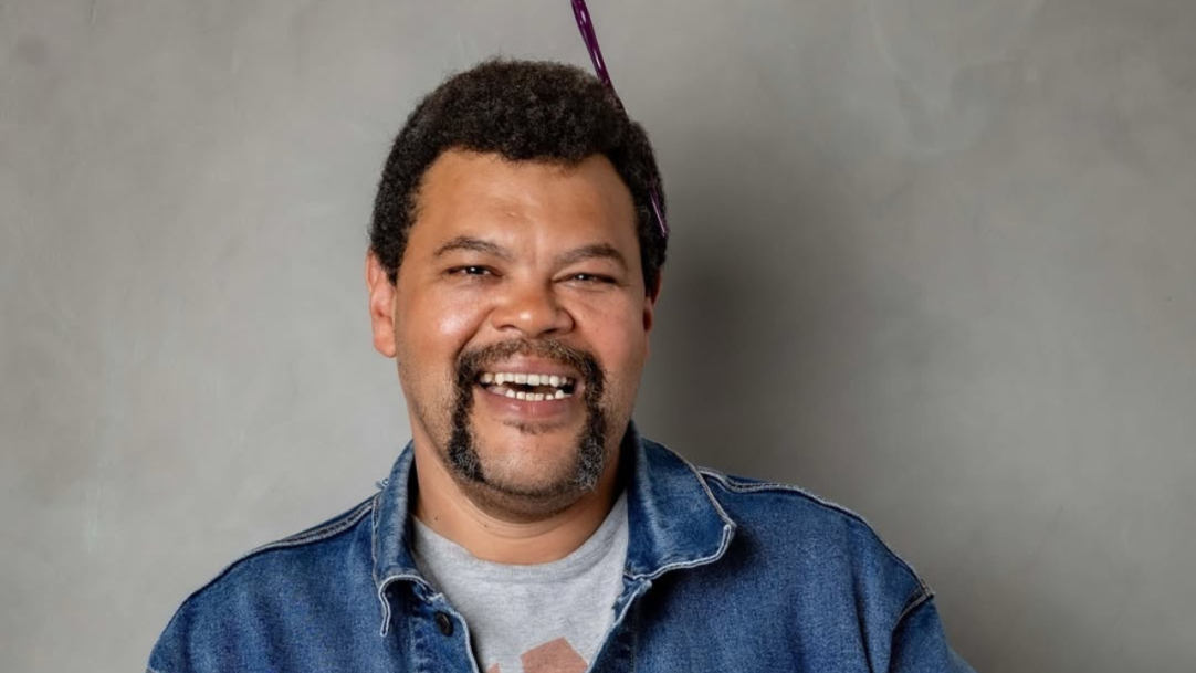 Babu Santana reflete sobre o jogo e o amor pelo seu cãozinho