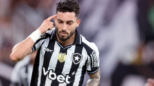 Alex Telles dispara após eliminação do Botafogo na Libertadores: “Futebol não aceita desaforo”