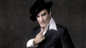 John Galliano retorna à moda em parceria inédita com Zara