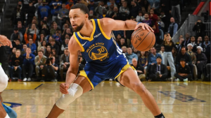 Stephen Curry é o jogador com a camisa mais vendida da NBA em 2025/26