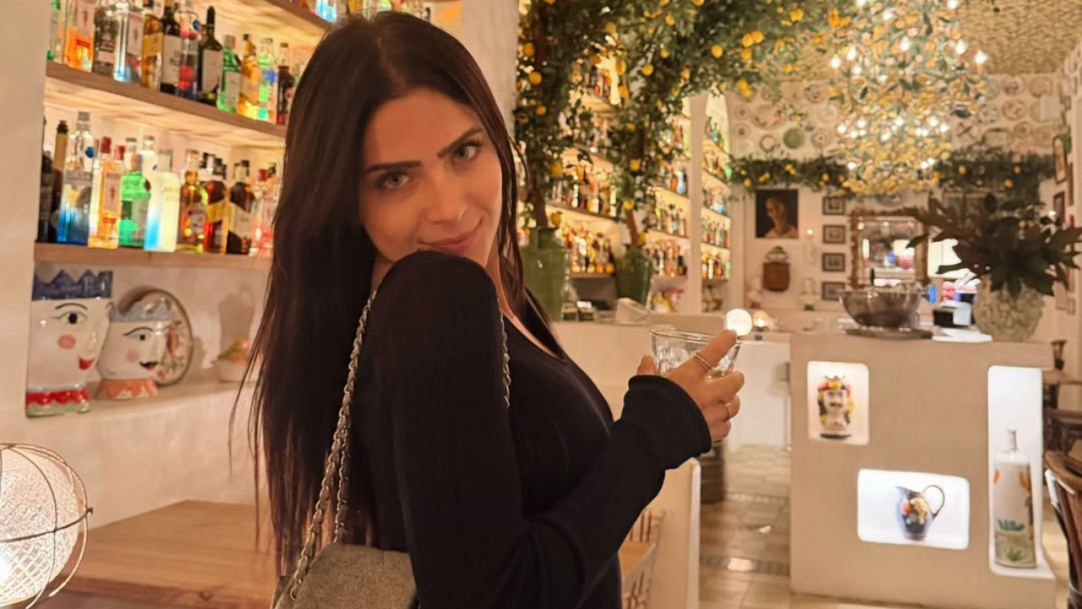 Jade Picon curte passeio com namorado durante feriado