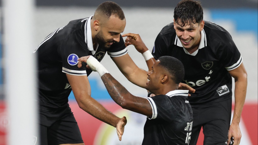 Botafogo vence Racing na Argentina e assume liderança do Grupo E da Sul-americana