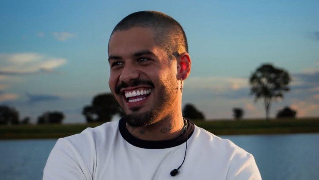 Zé Felipe recebe os filhos após polêmicas com viagens