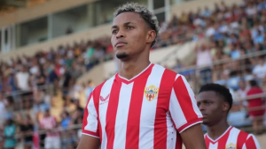 Almería responde cobrança pública do Flamengo nas redes sociais