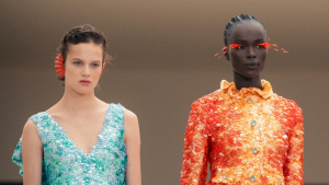 Chanel resgata o sereismo e aposta em beleza molhada no Cruise 2027