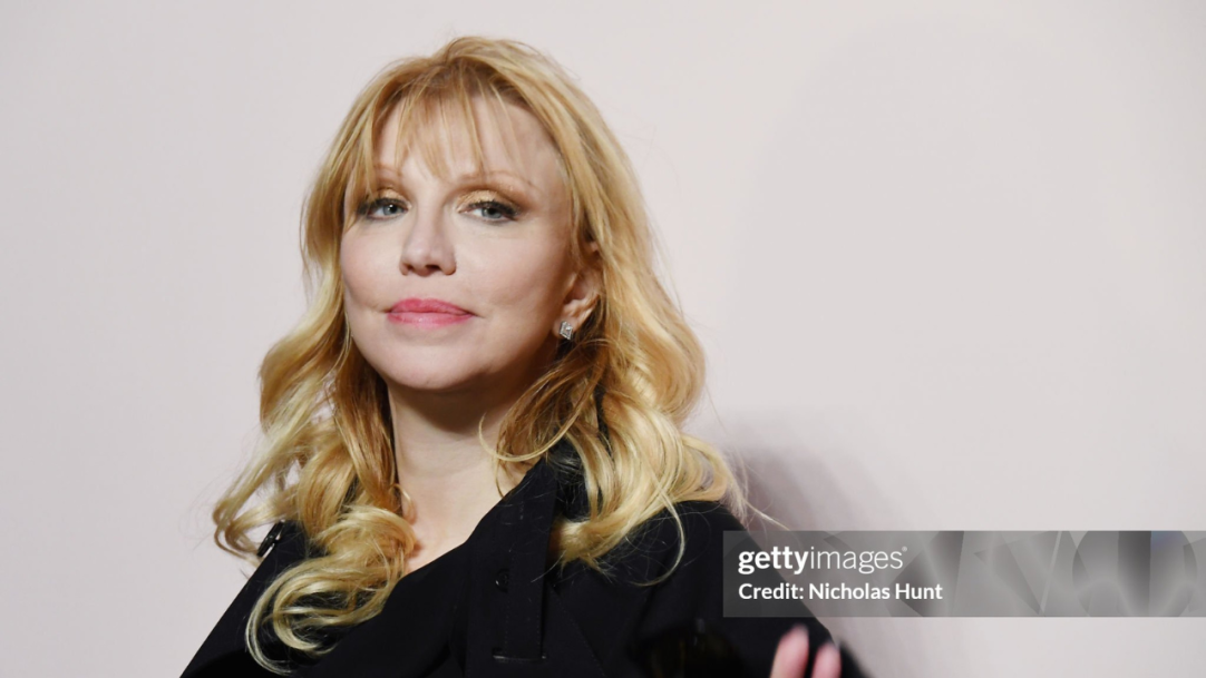 Courtney Love pressiona Dave Grohl a assumir publicamente o fim das desavenças