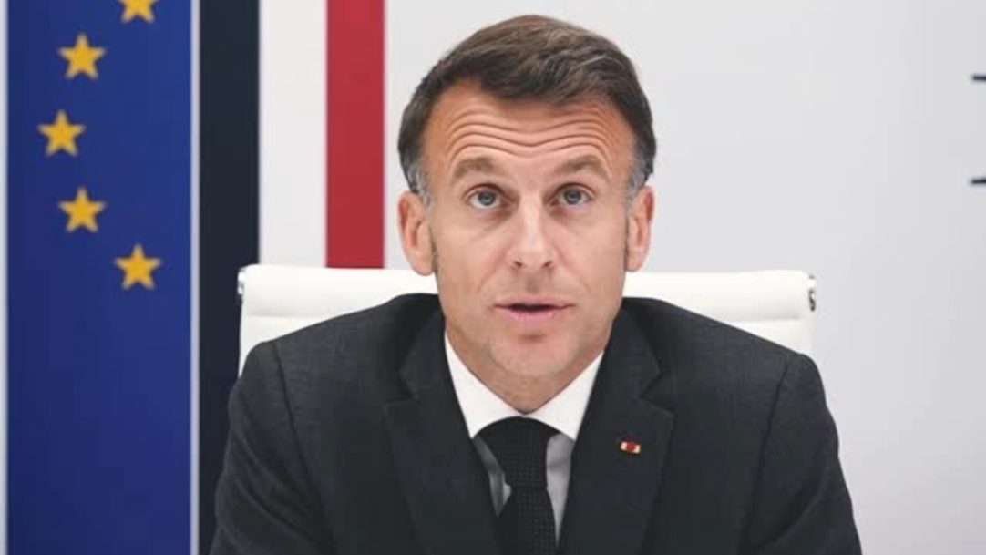 Emmanuel Macron afirma em discurso que Europa não irá se curvar a Trump 