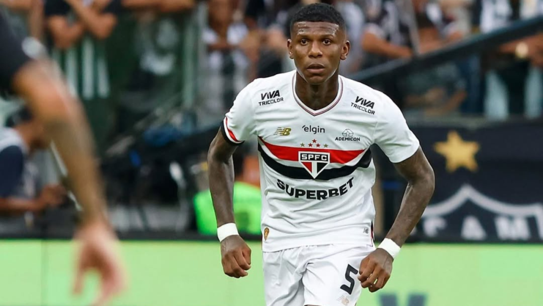 São Paulo cobra Arboleda, notifica zagueiro e avalia ação judicial