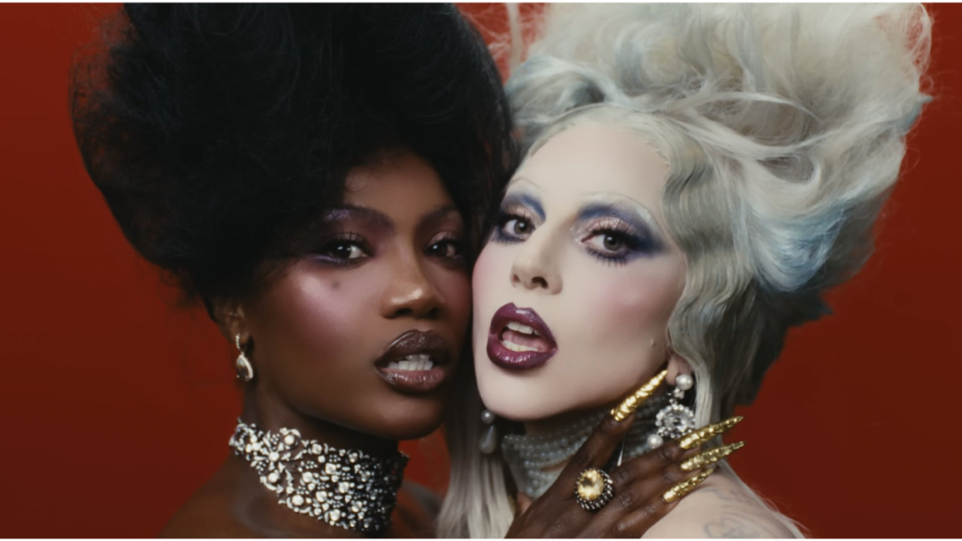 Lady Gaga e Doechii lançam videoclipe colaborativo para “O Diabo Veste Prada 2”