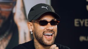 Neymar se explica em rede social após discutir com torcedores