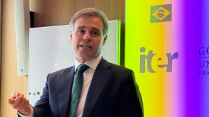 Avião de André Mendonça passa por problemas antes da decolagem