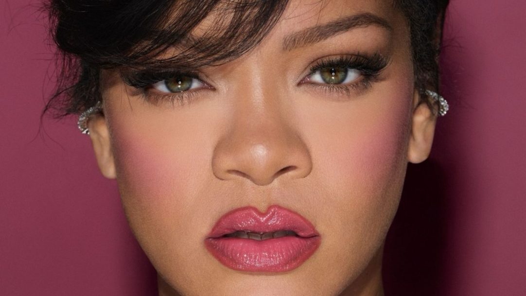 Fenty Beauty lança blush líquido com efeito blur e hidratante