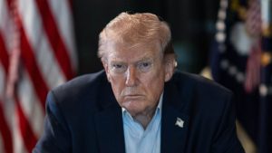 Trump diz que Irã está desesperado e falido